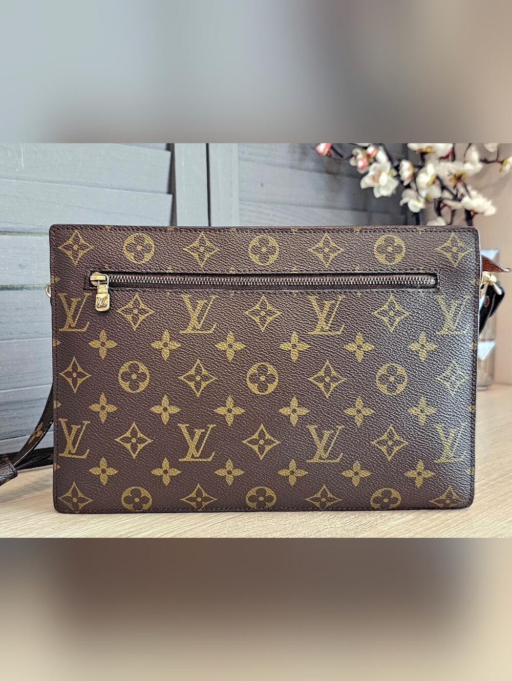 Authentic LOUIS VUITTON Monogram Enghien Crossbody Bag - Picture 2 of 16